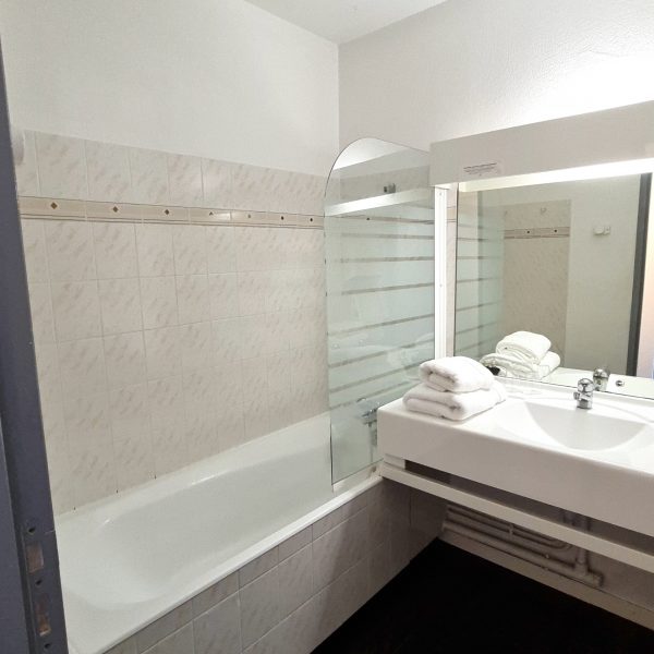 Salle de bain hostellerie du paon blanc